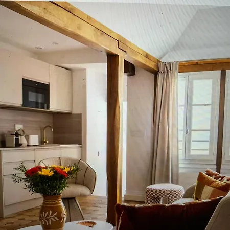 Elegant And Spacious Three-bedroom Apartamento París