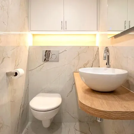 Apartamento Elegant And Spacious Three-bedroom *