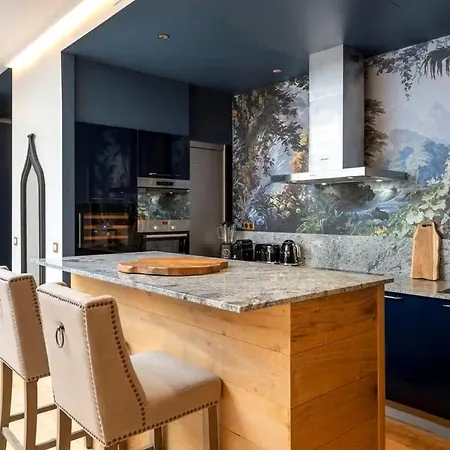 Elegant And Spacious Three-bedroom