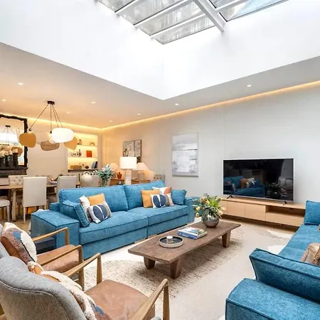 Apartamento Elegant And Spacious Three-bedroom