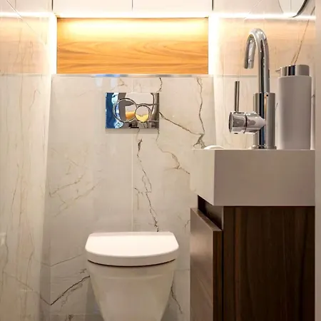 Apartamento Elegant And Spacious Three-bedroom